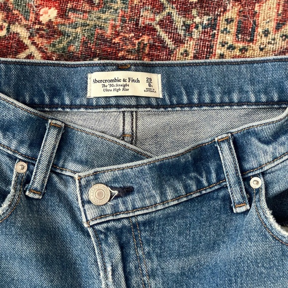 Abercrombie Ultra Highrise 90’s Straight Jean - Picture 11 of 12